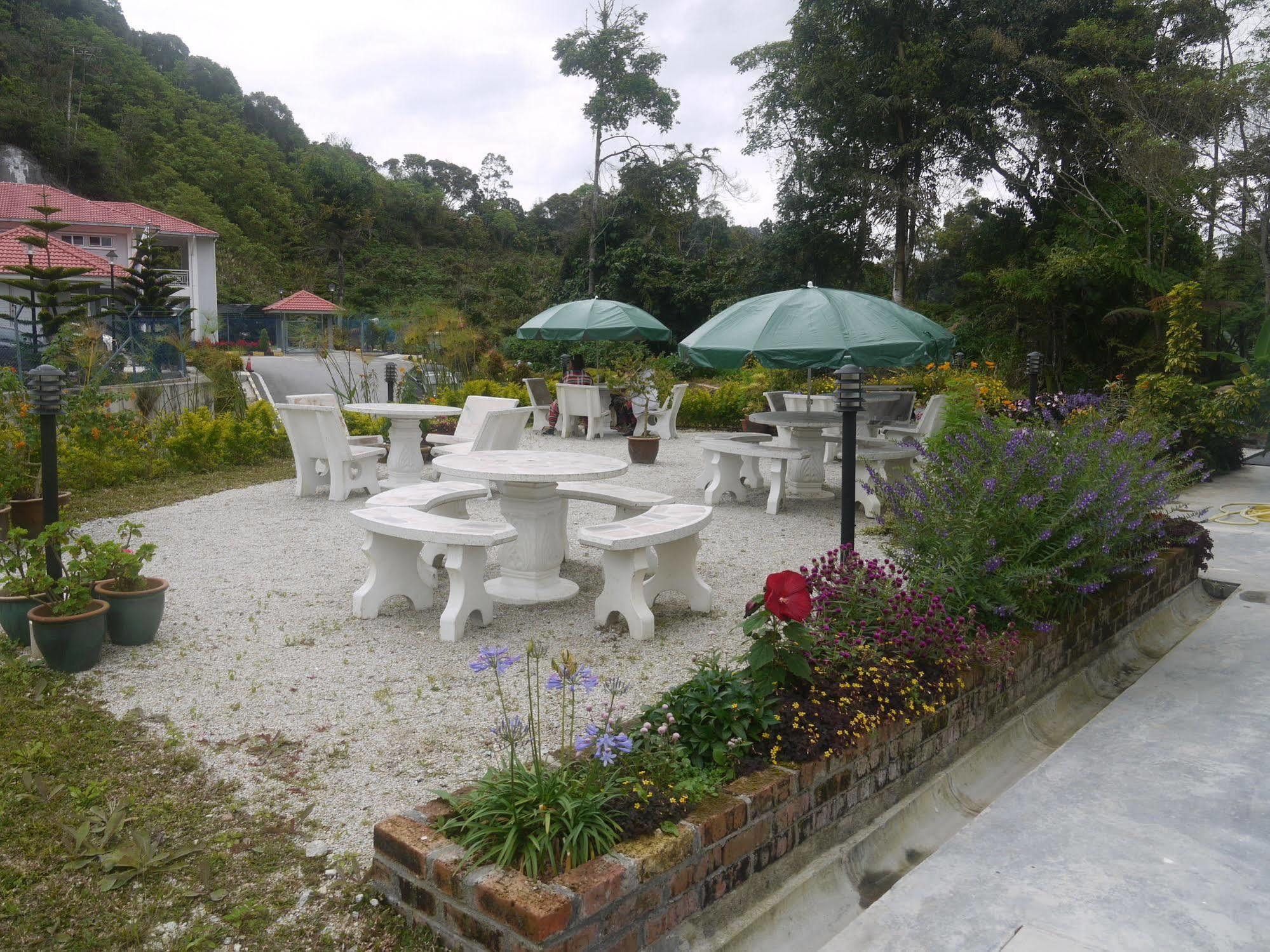 Rovers Inn Cameron Highlands Esterno foto